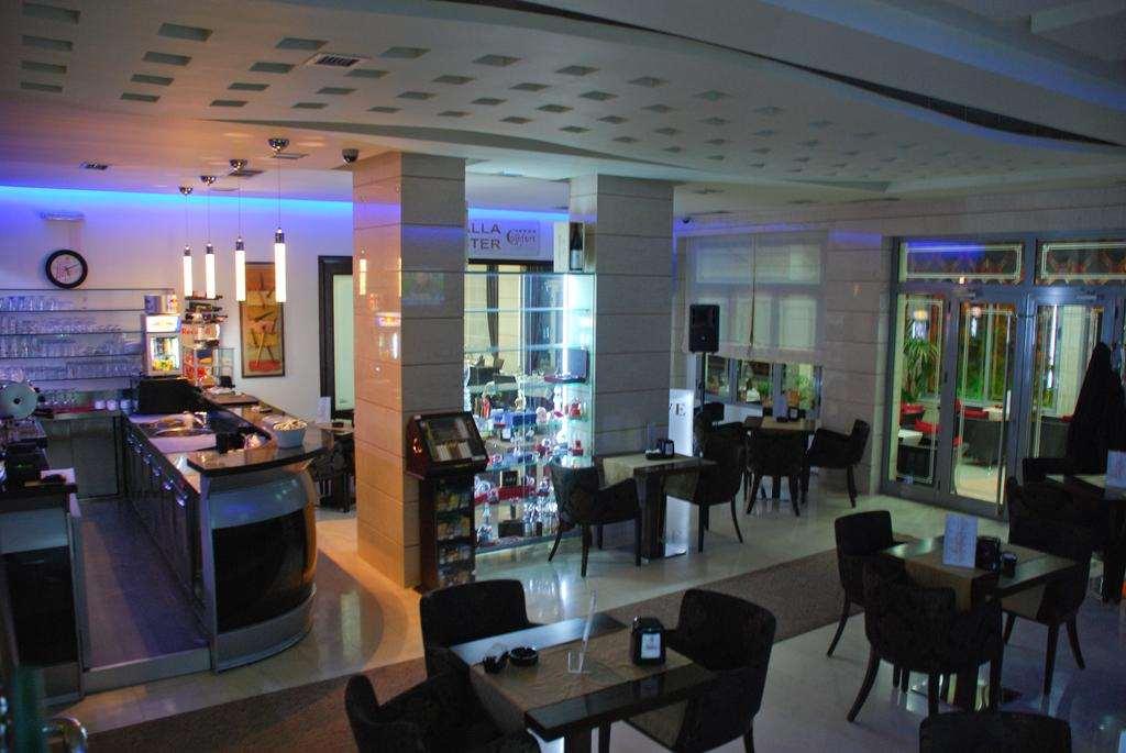 Hotel Comfort Tirana Restaurace fotografie