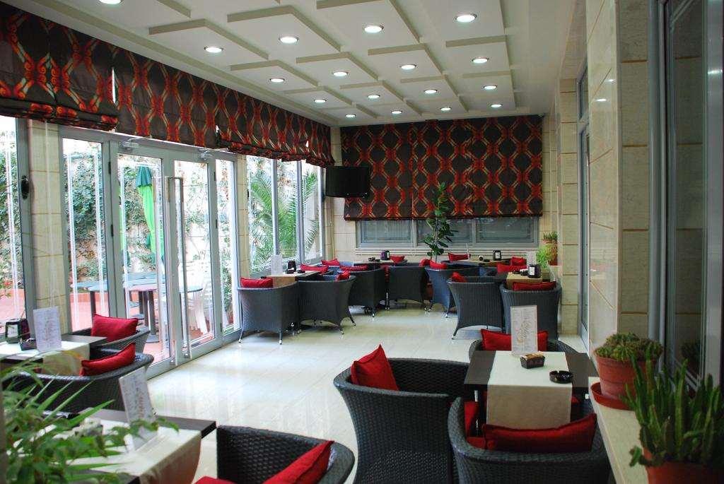 Hotel Comfort Tirana Restaurace fotografie